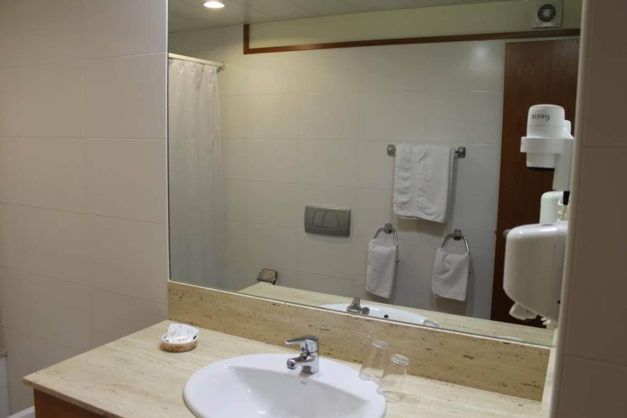 Hotel Flora Parc Castelldefels Εξωτερικό φωτογραφία
