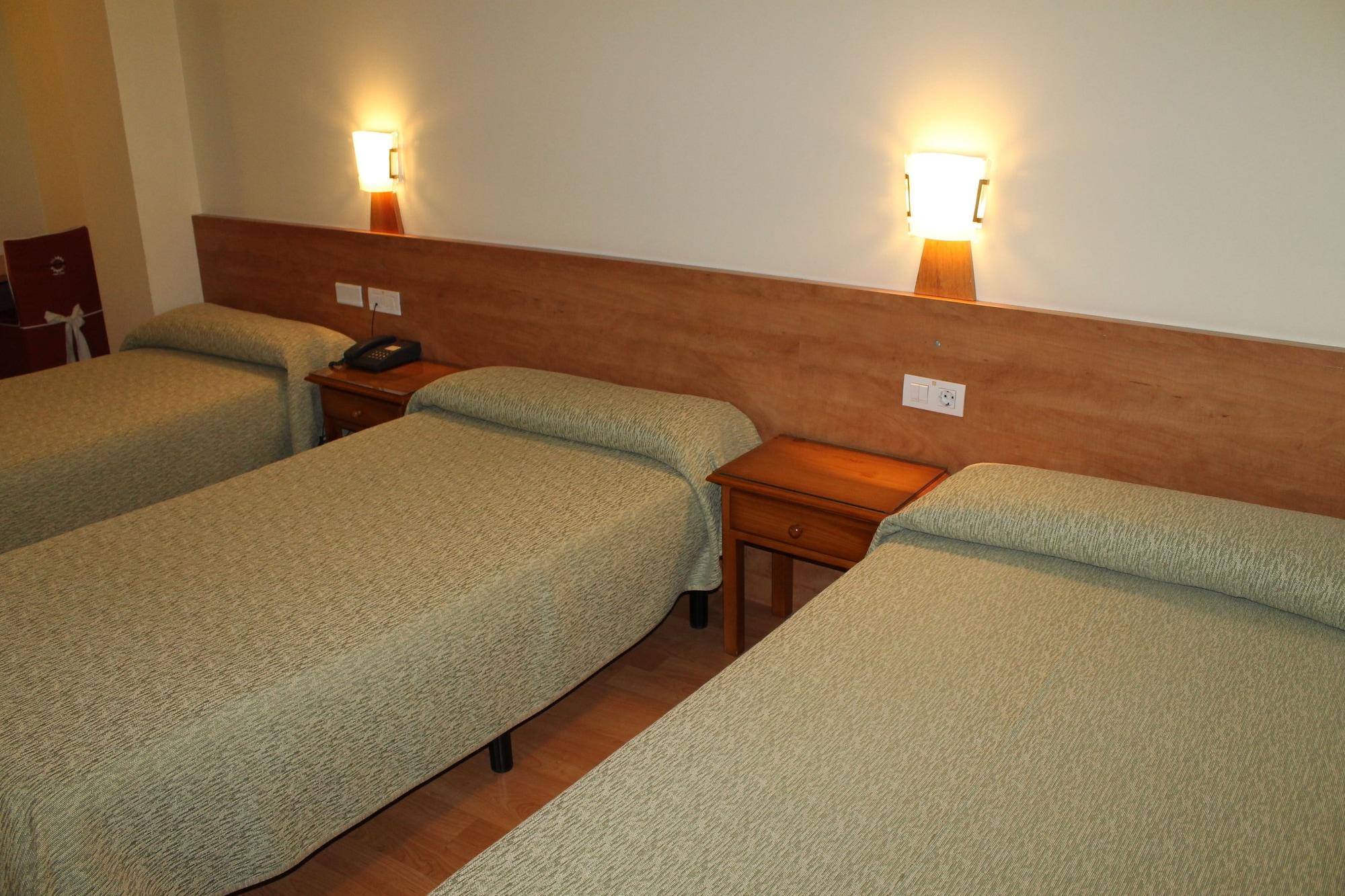 Hotel Flora Parc Castelldefels Εξωτερικό φωτογραφία
