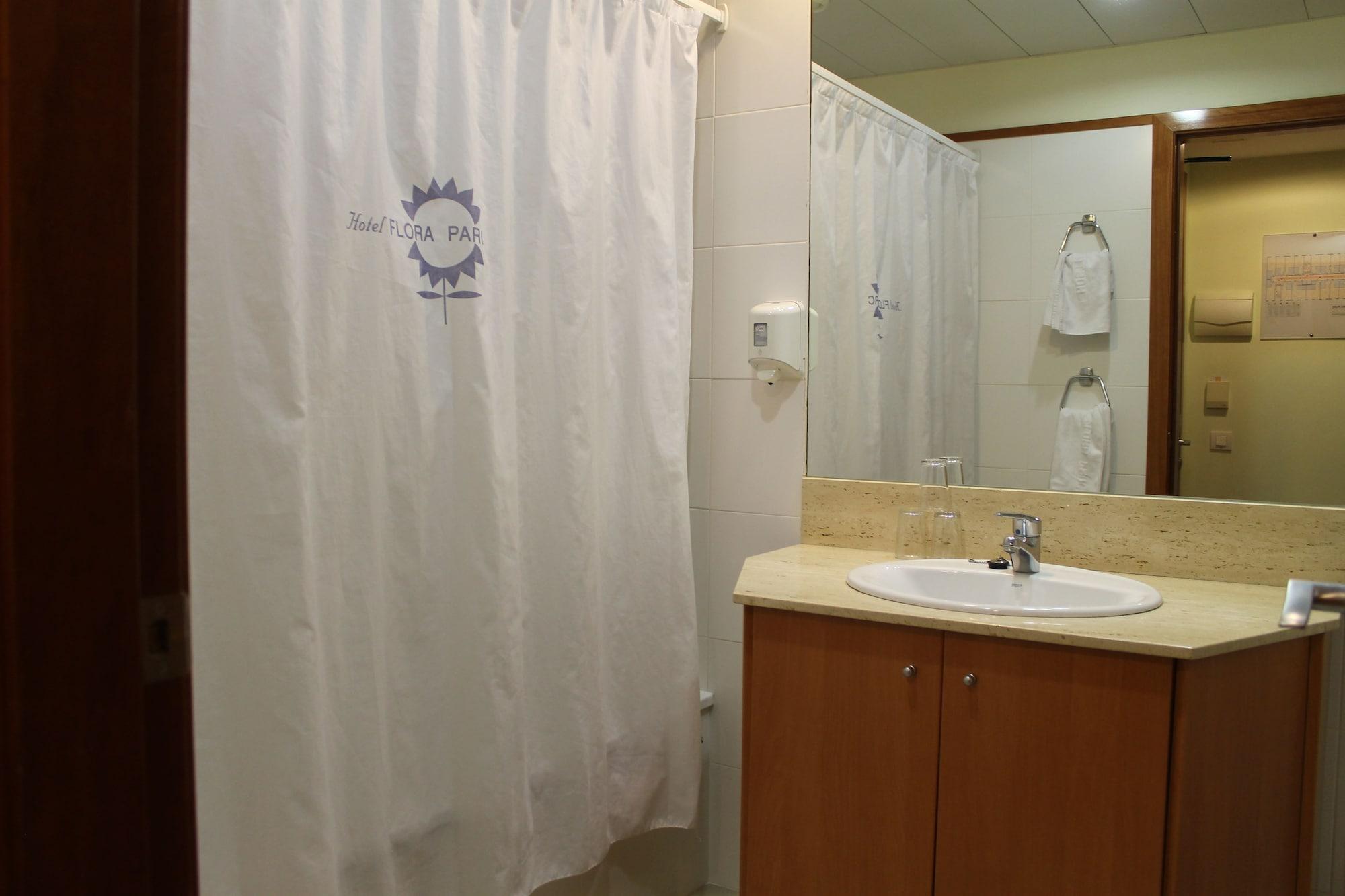 Hotel Flora Parc Castelldefels Εξωτερικό φωτογραφία
