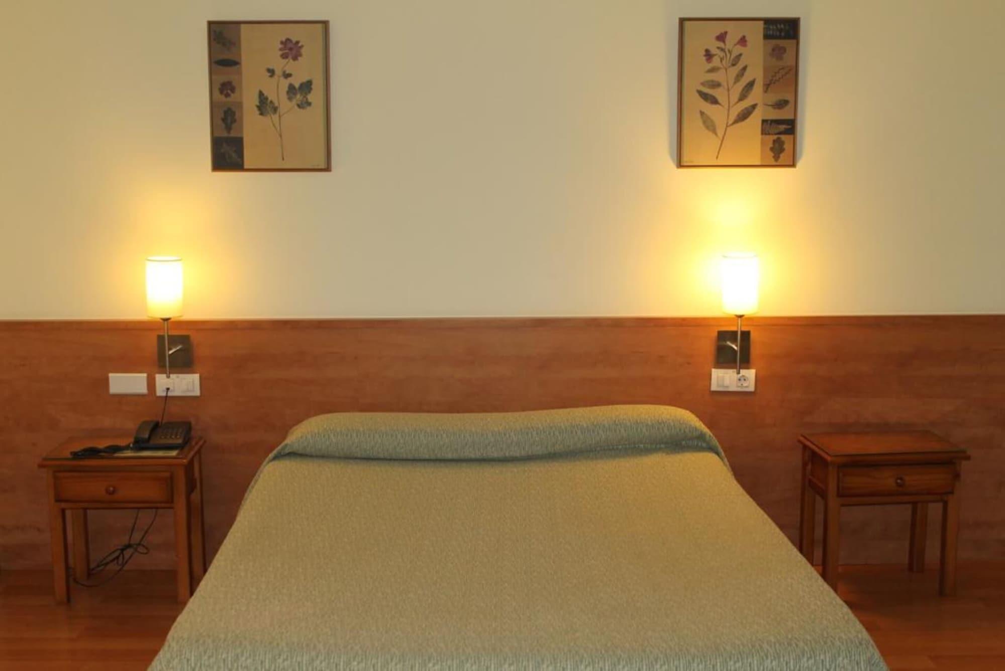Hotel Flora Parc Castelldefels Εξωτερικό φωτογραφία