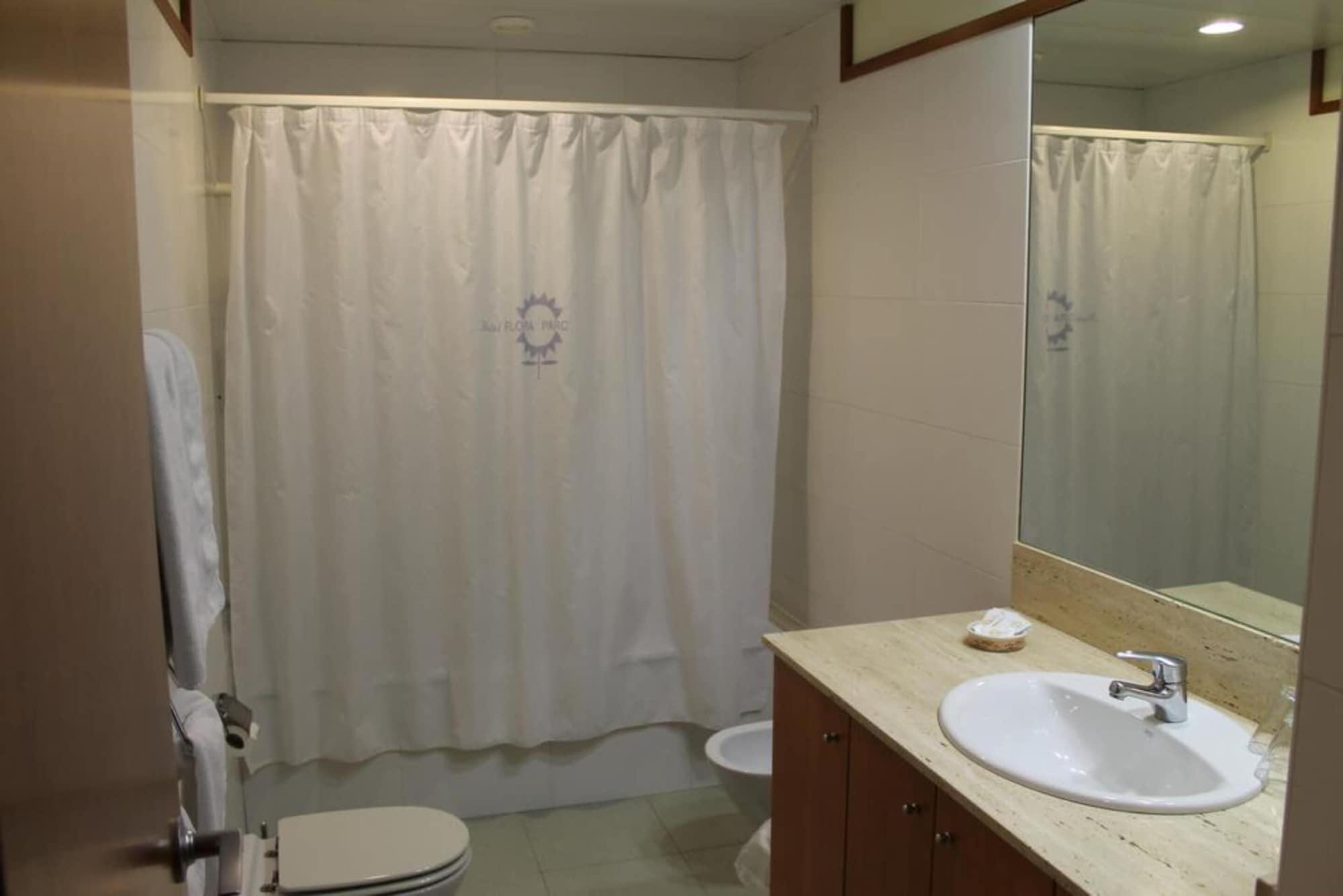 Hotel Flora Parc Castelldefels Εξωτερικό φωτογραφία