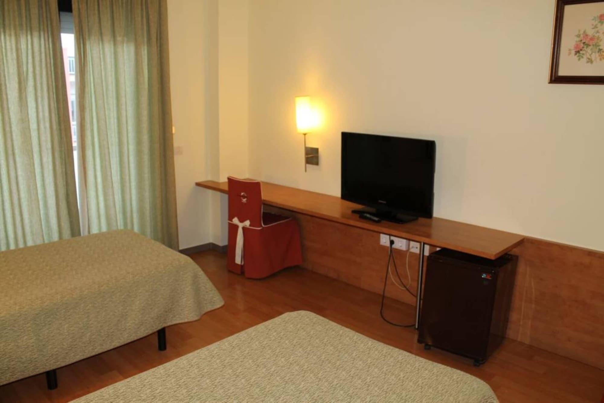 Hotel Flora Parc Castelldefels Εξωτερικό φωτογραφία