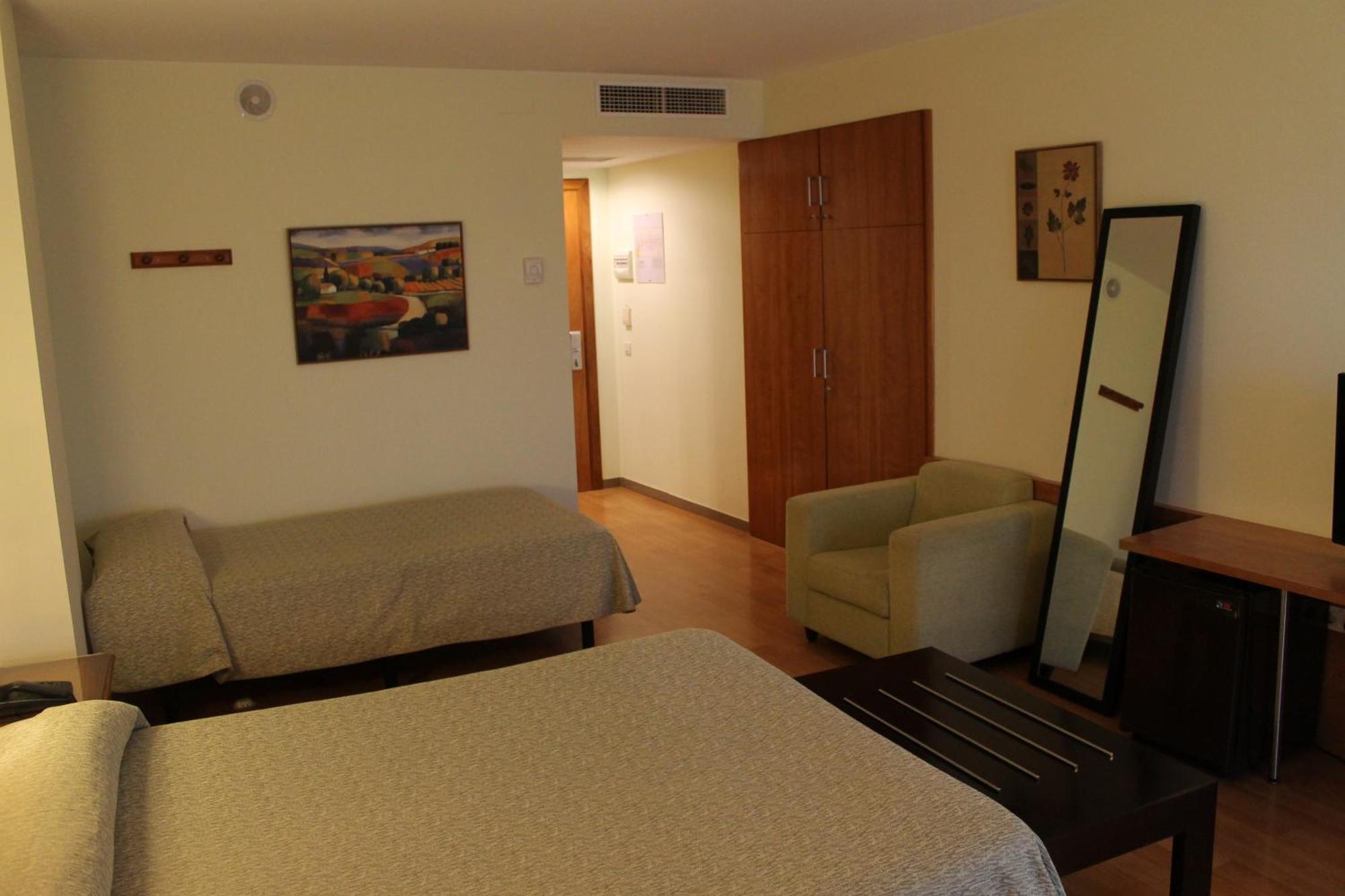 Hotel Flora Parc Castelldefels Εξωτερικό φωτογραφία