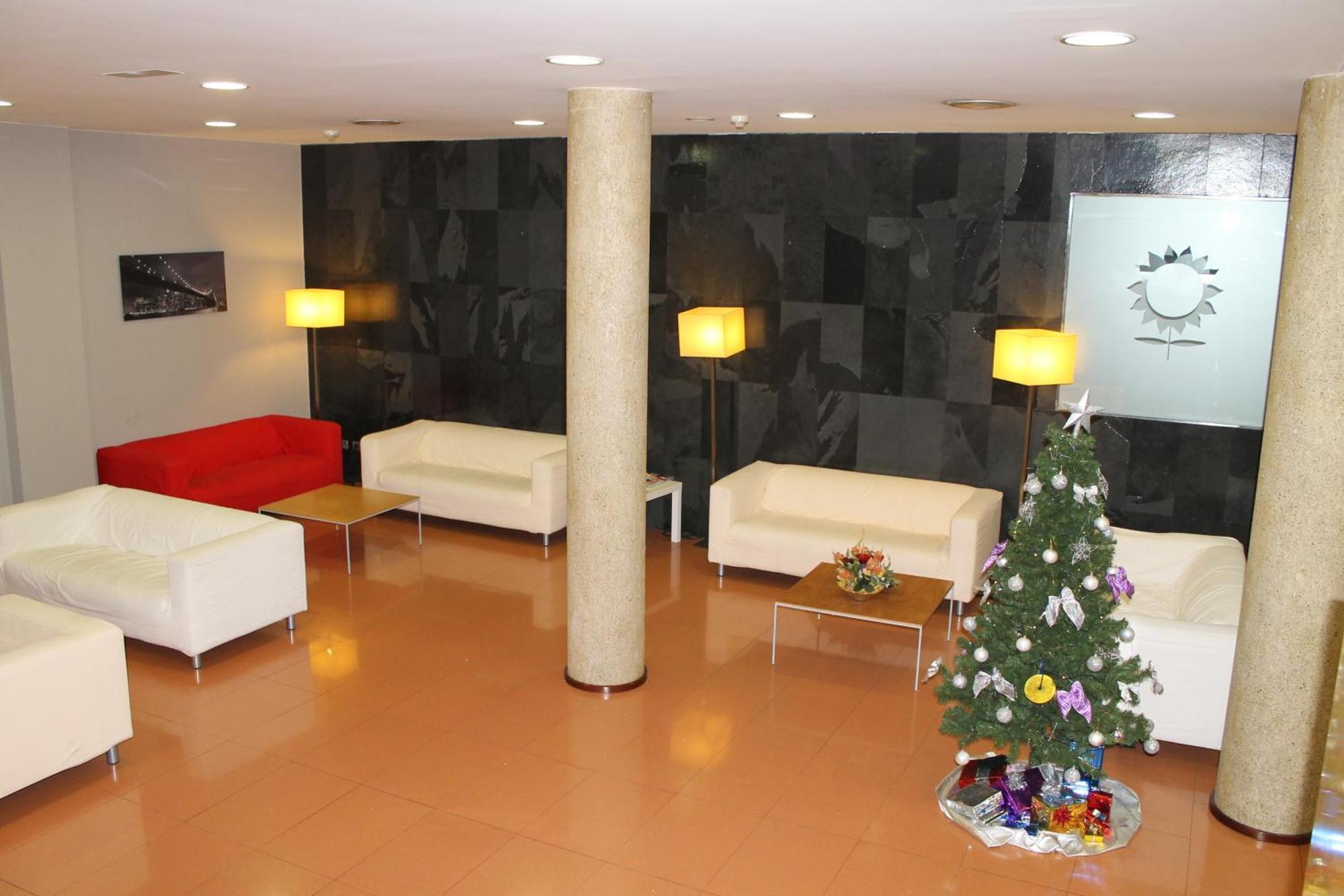 Hotel Flora Parc Castelldefels Εξωτερικό φωτογραφία