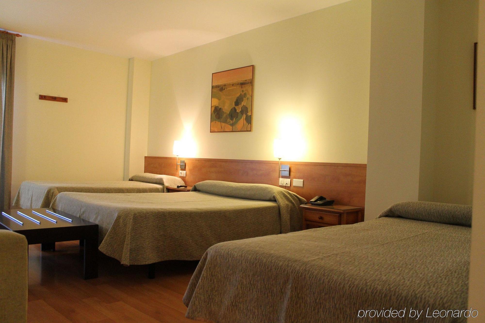 Hotel Flora Parc Castelldefels Εξωτερικό φωτογραφία