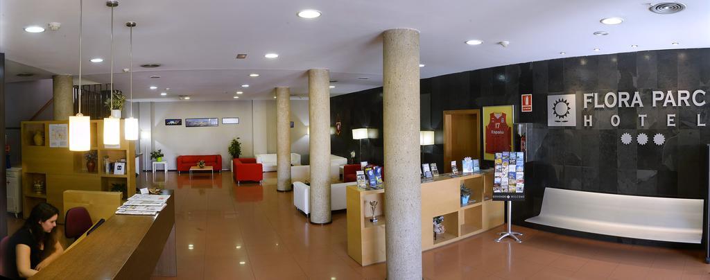 Hotel Flora Parc Castelldefels Εξωτερικό φωτογραφία