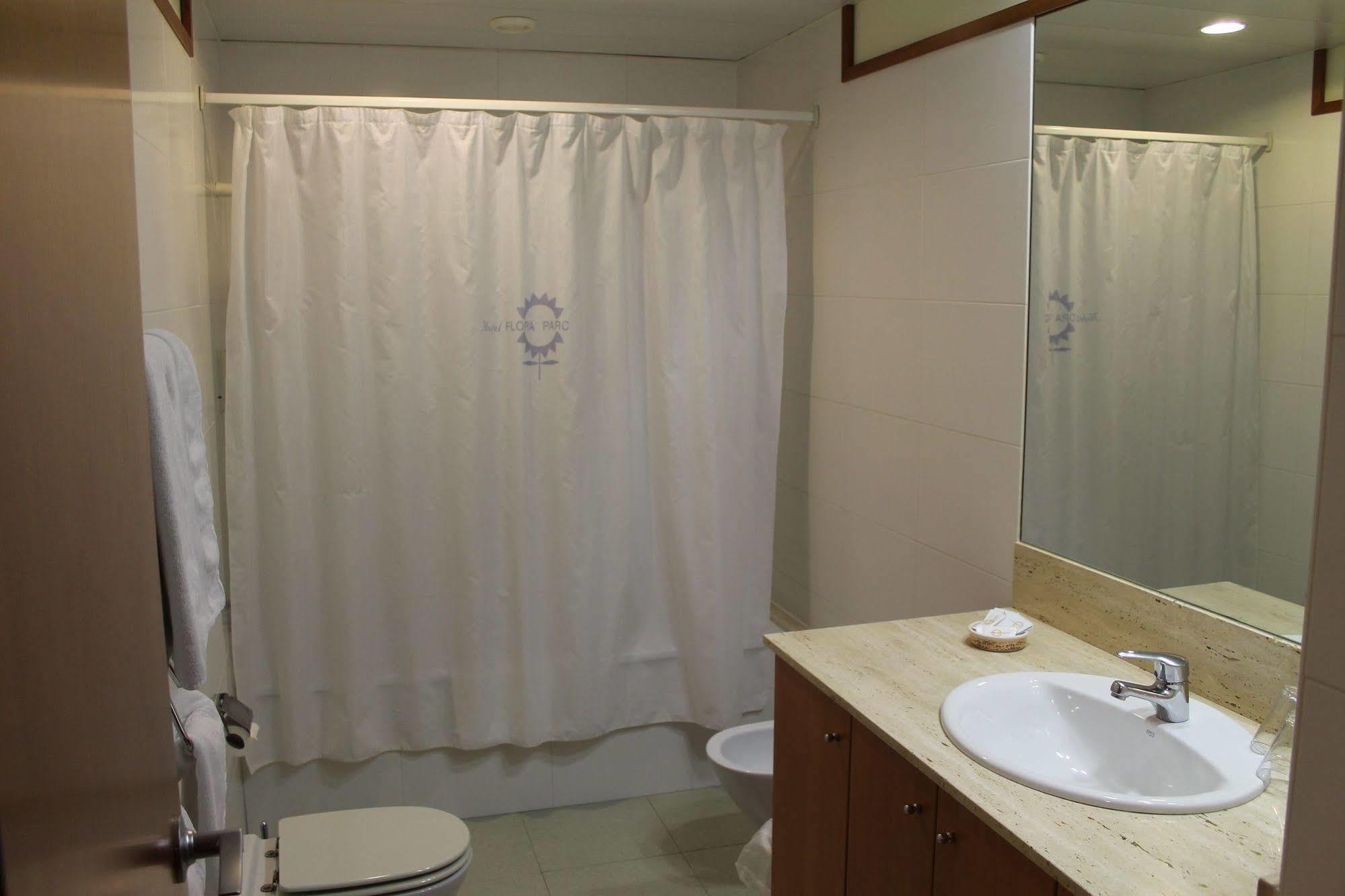 Hotel Flora Parc Castelldefels Εξωτερικό φωτογραφία