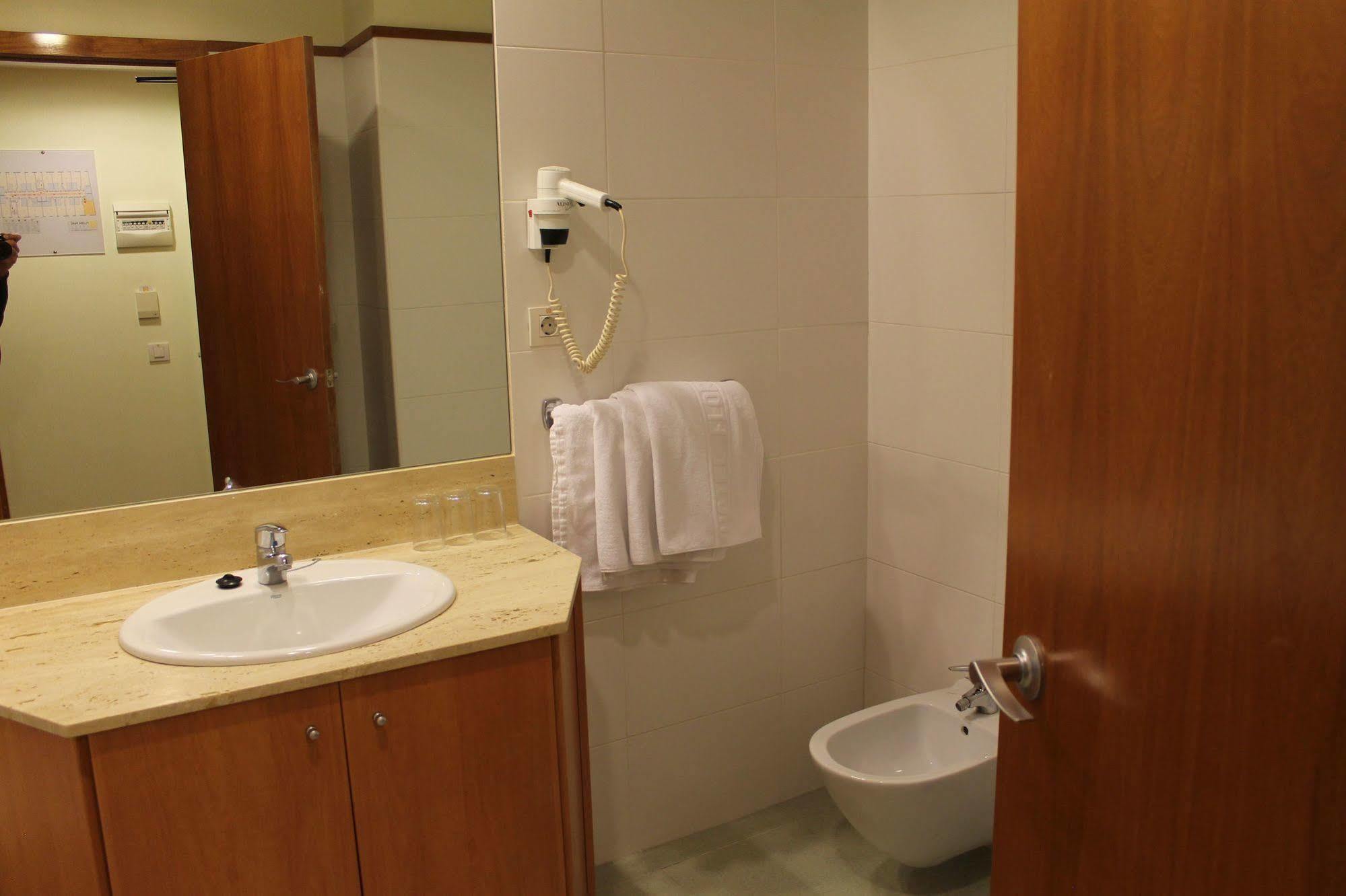 Hotel Flora Parc Castelldefels Εξωτερικό φωτογραφία
